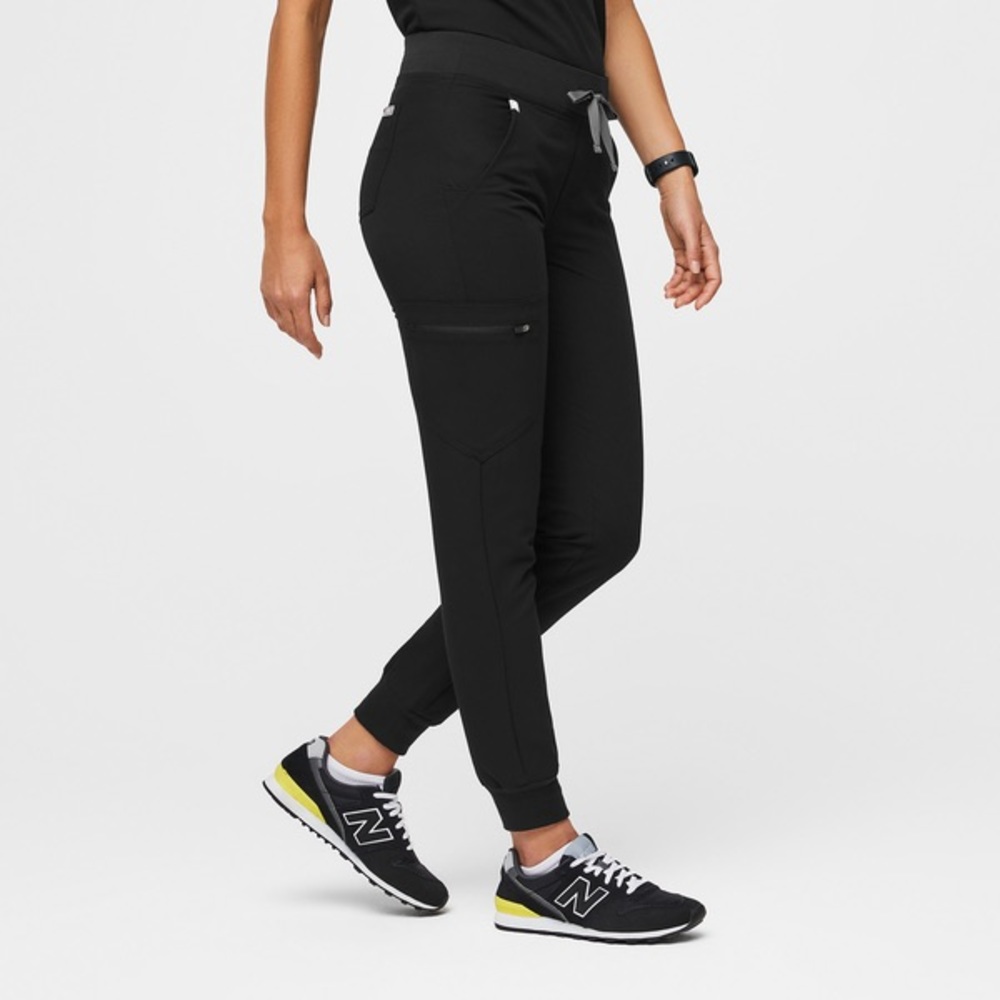 FIGS Zamora joggers in black